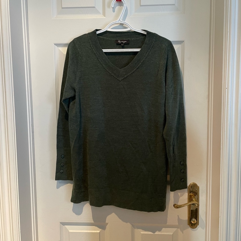Women’s vneck sweater